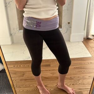 ✨ PINK Victoria’s Secret Black & Purple Athletic Yoga Leggings - Size S ✨